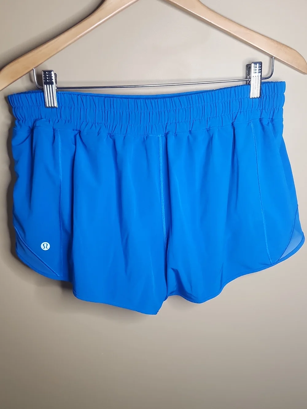 Lululemon Hotty Hot Low-Rise Lined Short 2.5